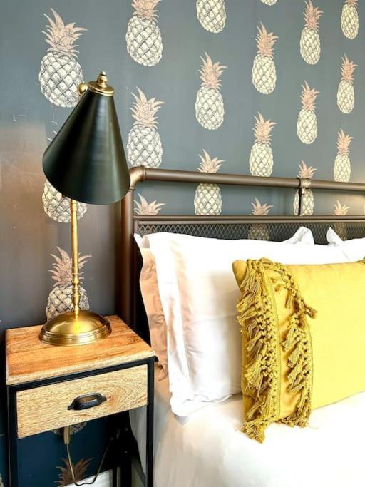 Designer Apartment Inc Free Parking & Fast Wifi 1 Minute Walk To Poole Quay - Great Location - Free Parking - Fast Wifi - Smart Tv - Newly Decorated - Sleeps Up To 2! Close To Poole & Bournemouth & Sandbanks Exteriér fotografie