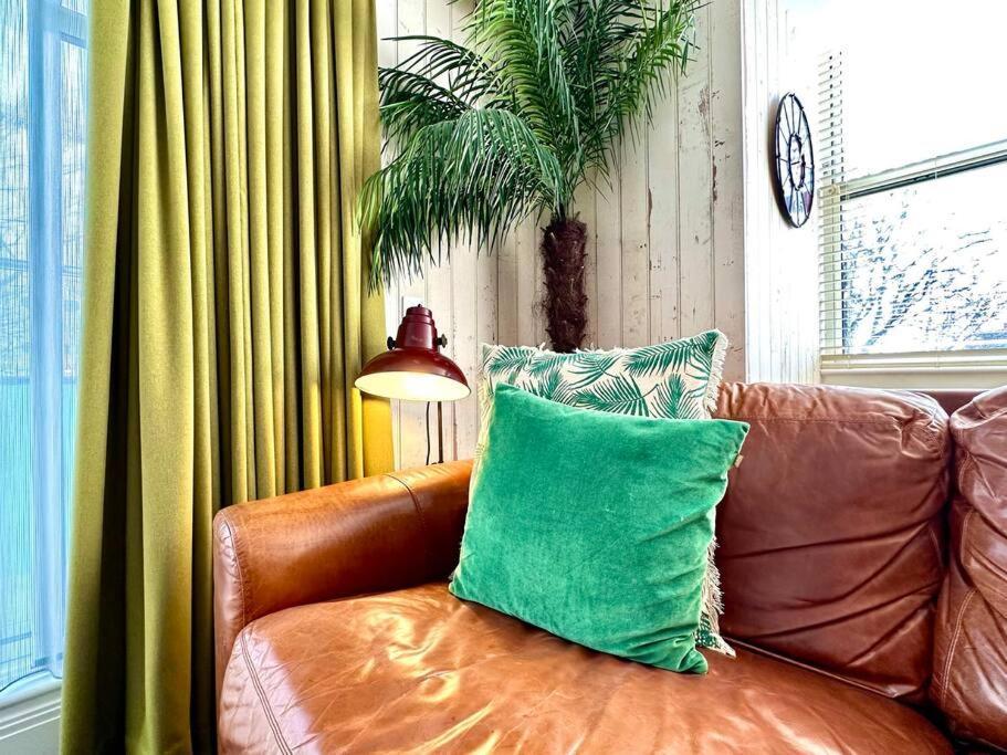Designer Apartment Inc Free Parking & Fast Wifi 1 Minute Walk To Poole Quay - Great Location - Free Parking - Fast Wifi - Smart Tv - Newly Decorated - Sleeps Up To 2! Close To Poole & Bournemouth & Sandbanks Exteriér fotografie